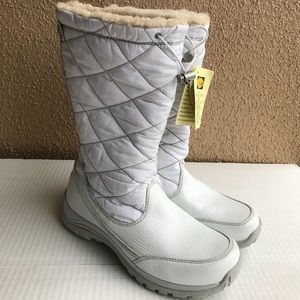 UGG women size 9 white boots. 12” length.